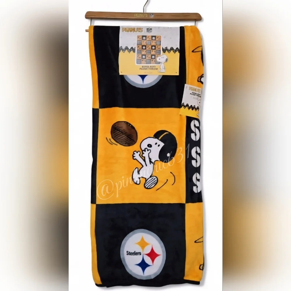 NFL Pittsburgh Steelers Peanut Plush Throw Blanket Snoopy & Charlie Brown